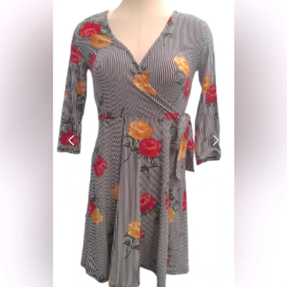 MUST HAVE Feminine faux wrap dress size large by No Boundaries. Stunning! - Picture 4 of 10